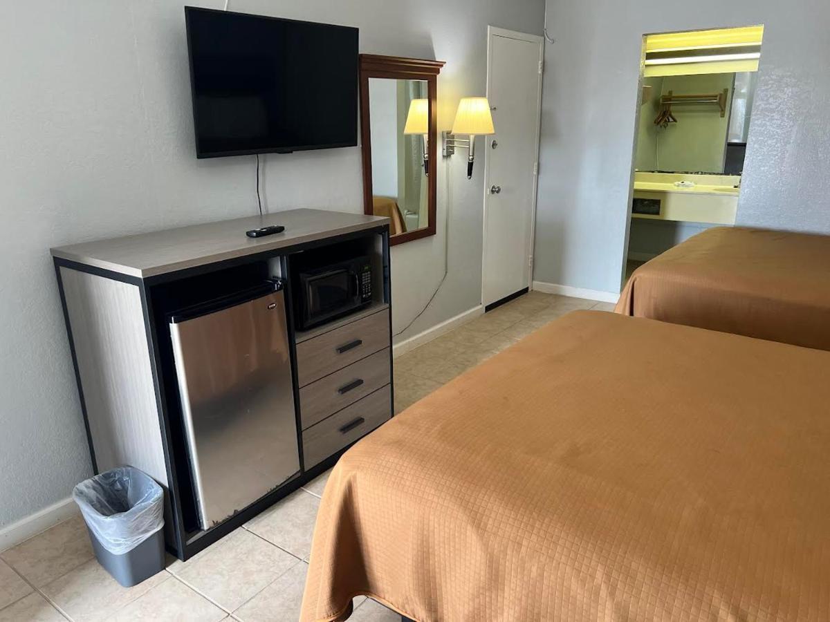 Executive Inn Mercedes Weslaco Bagian luar foto