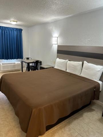 Executive Inn Mercedes Weslaco Bagian luar foto